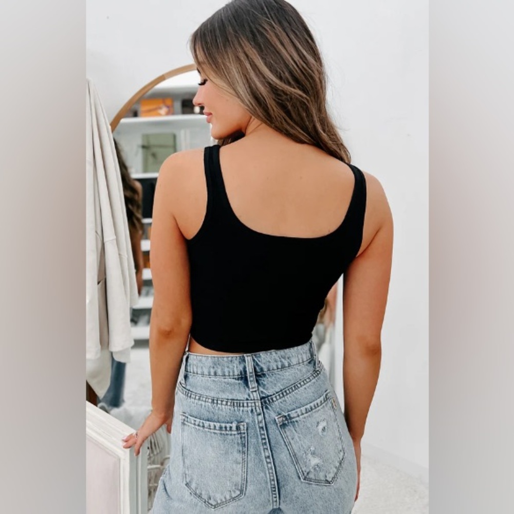 Strolling By Ribbed Crop Tank - Picture 3 of 3